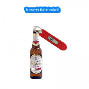 Širokoúhlé zobrazení digitálního potravinářského teploměru s otvírákem na láhve